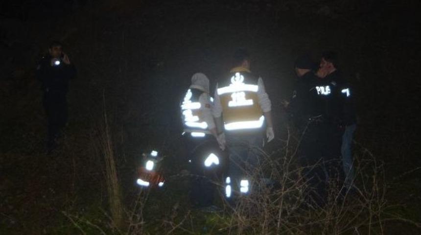 K&ouml;peğini Gezdirirken Viyad&uuml;k Altında Ceset Buldu