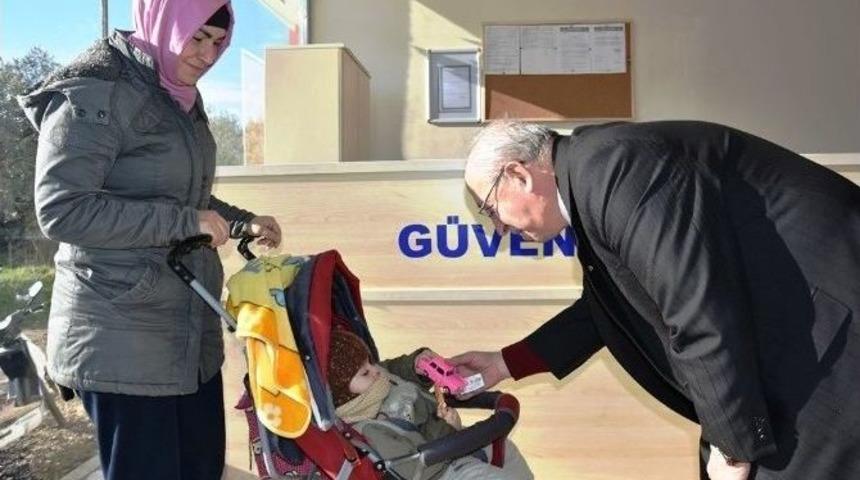 Başkan Albayrak&rsquo;ın &Ccedil;ocuk Sevgisi