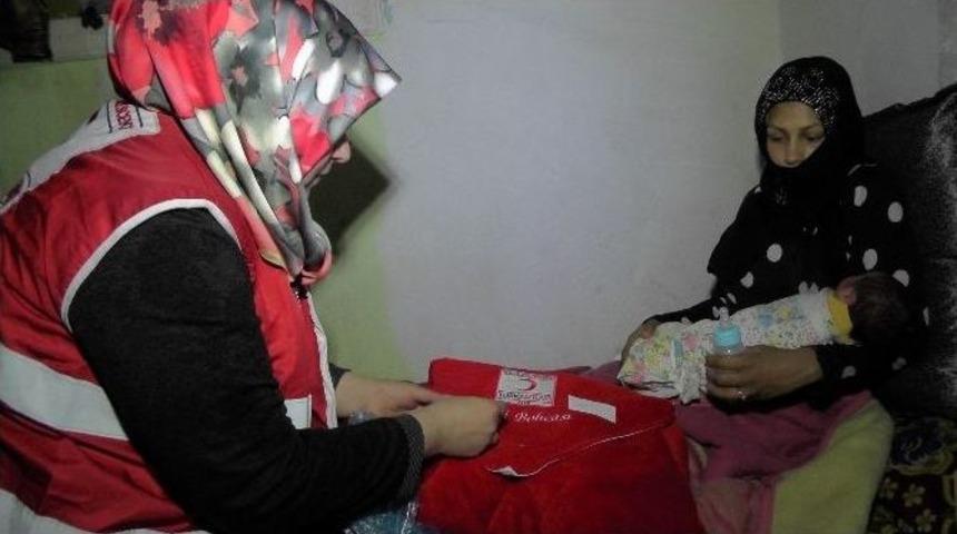 Suriyeli Aileye &lsquo;sevgi Boh&ccedil;ası&rsquo; Yardımı