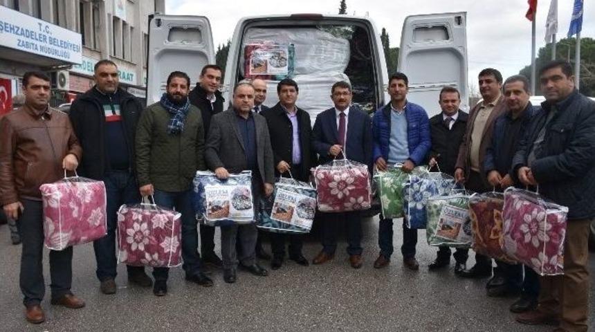 Bayırbucak T&uuml;rkmenlerine Yardım Yağıyor