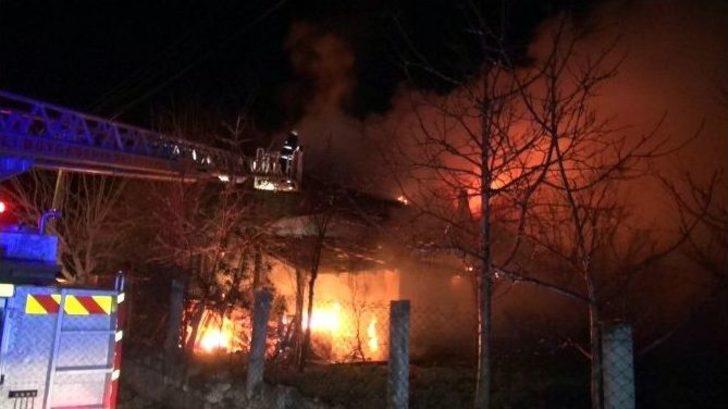 Yaşlıların Kaldığı Ev Alev Alev Yandı G4