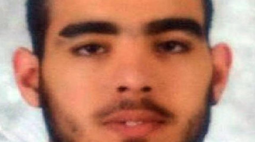 Bileğini Kesti, Yere Yığıldı