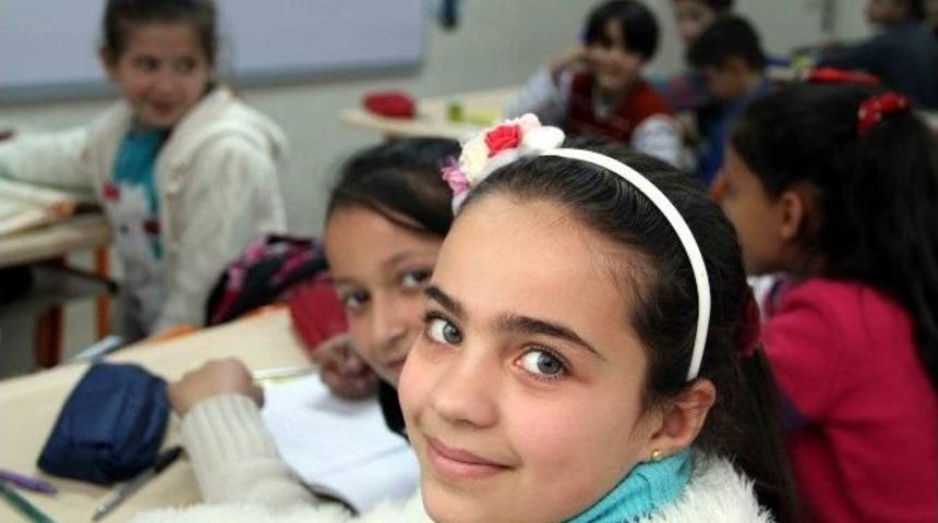 Savaşın &Ccedil;ocuklarına B&uuml;y&uuml;kşehir&rsquo;den Eğitim Hizmeti