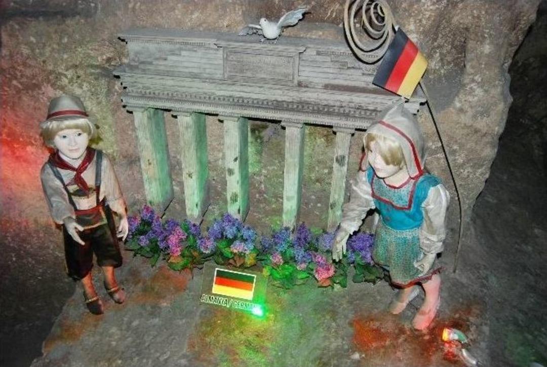 Mağarada Gizli 23 &Uuml;lkenin &Ccedil;ocukları