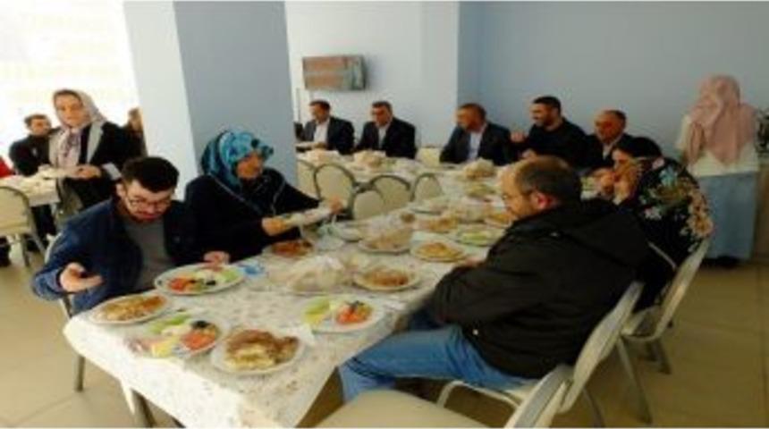 Engelliler Derneğinden Başkan Toltar&rsquo;a Teşekk&uuml;r Plaketi