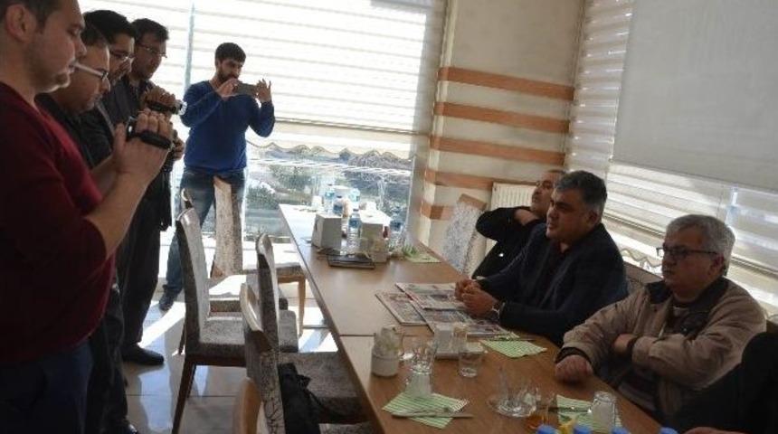 Başkan Özgüven, Gazetecilerle Bir Araya Geldi