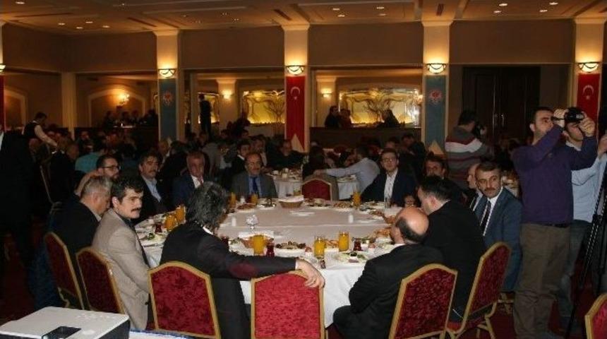 Başkan G&uuml;mr&uuml;k&ccedil;&uuml;oğlu Gazetecileri Ağırladı