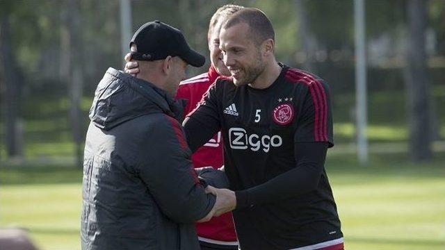 Sneıjder Ajax’ın Kampını Ziyaret Etti