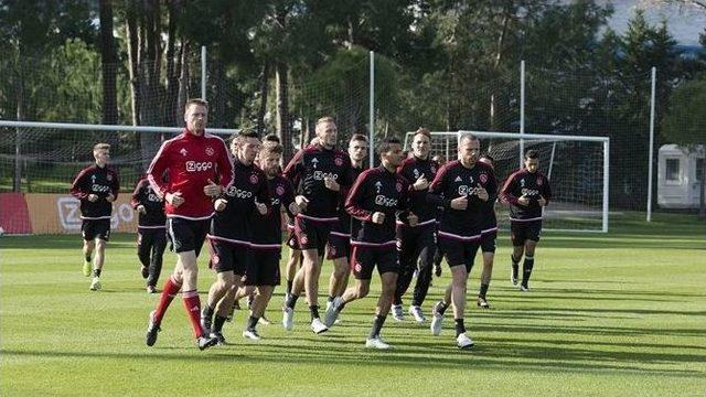 Sneıjder Ajax’ın Kampını Ziyaret Etti