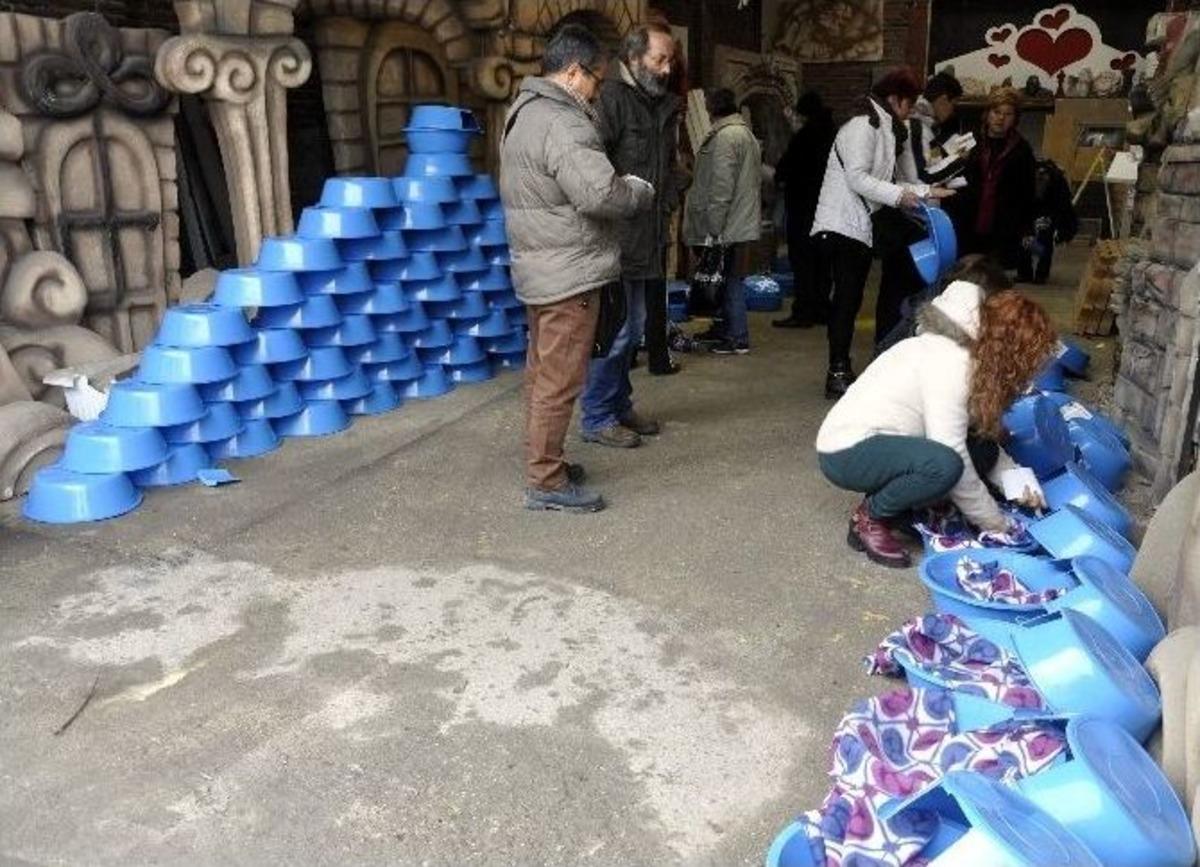 &Ccedil;amaşır Leğenleri Kedilere Yuva Oldu