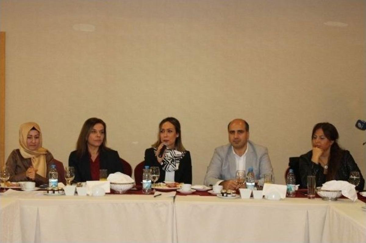 Ak Parti&rsquo;li Kadınlar, Gazetecilerle Bir Arada