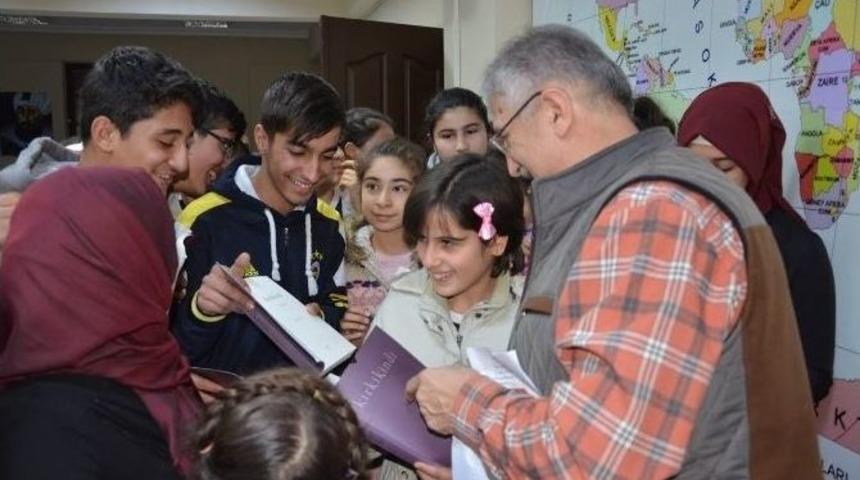 Yazar Fahri Tuna, &Ouml;ğrencilerle Buluştu