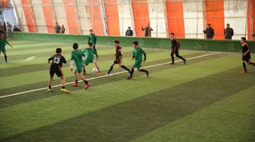 Mahalleler Arası Minikler Futbol Turnuvasında Finale Kalanlar Belli Oldu