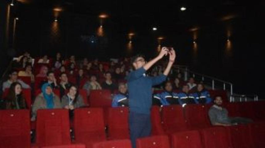 Emniyet M&uuml;d&uuml;rl&uuml;ğ&uuml;n&uuml;n Sinema Etkinlikleri S&uuml;r&uuml;yor