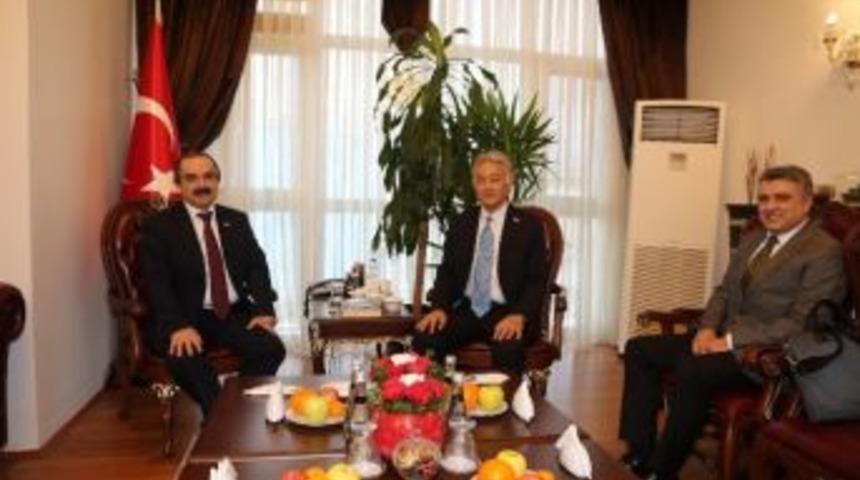 Toyota Ceo&rsquo;su Kato&rsquo;dan Vali Coş&rsquo;a Nezaket Ziyareti