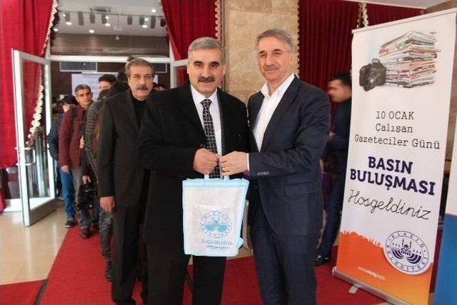 Başkan Yanılmaz, Gazeteciler Gününde Kameramanlık Yaptı