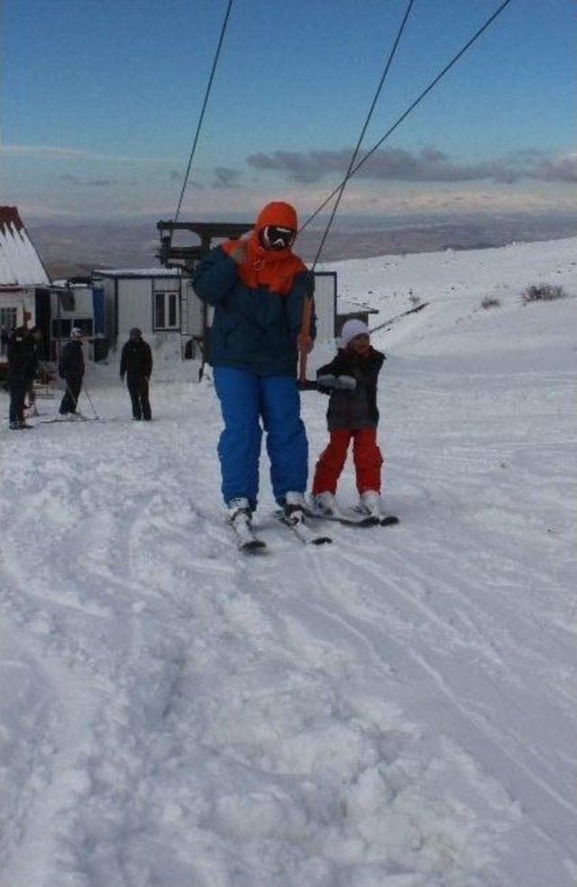 Elazığ’da Kayak Keyfi Başladı