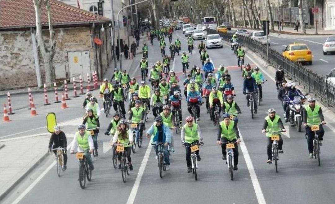 Basın Mensupları Kendi G&uuml;nlerini Pedal &Ccedil;evirerek Kutladı