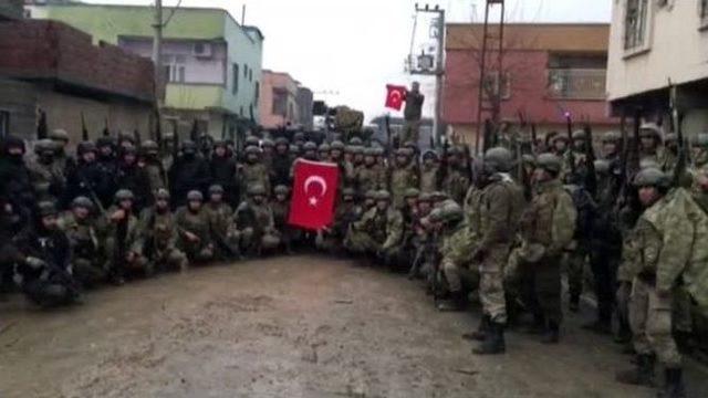 Pkk’lılar Cami Önüne Eyp Yerleştirdi