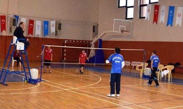 Anadolu Yıldızları Badminton Çeyrek Finalleri Sonuçlandı