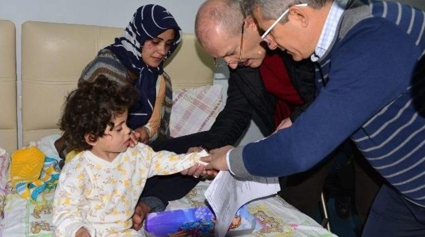 Kaza Yapan M&uuml;ltecilere Hastanede Ziyaret