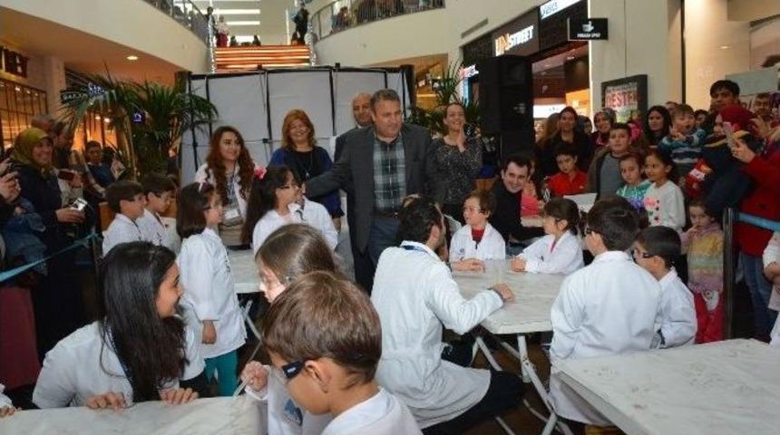 Başkan &Ccedil;er&ccedil;i, Forum Magnesia&rsquo;da Miniklerle Deney Yaptı