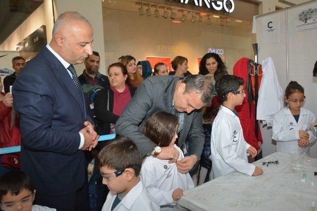 Başkan Çerçi, Forum Magnesia’da Miniklerle Deney Yaptı