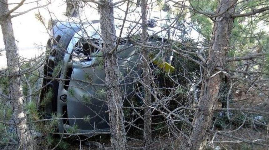 Ara&ccedil;ta Sıkışan Yaralıları, Vatandaşlar Kurtardı