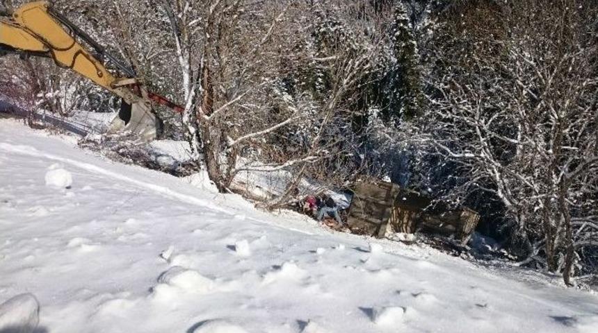 Hafriyat Kamyonu U&ccedil;uruma Yuvarlandı