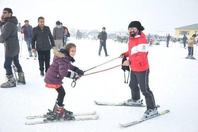 Muş Kayak Merkezi Cıvıl Cıvıl