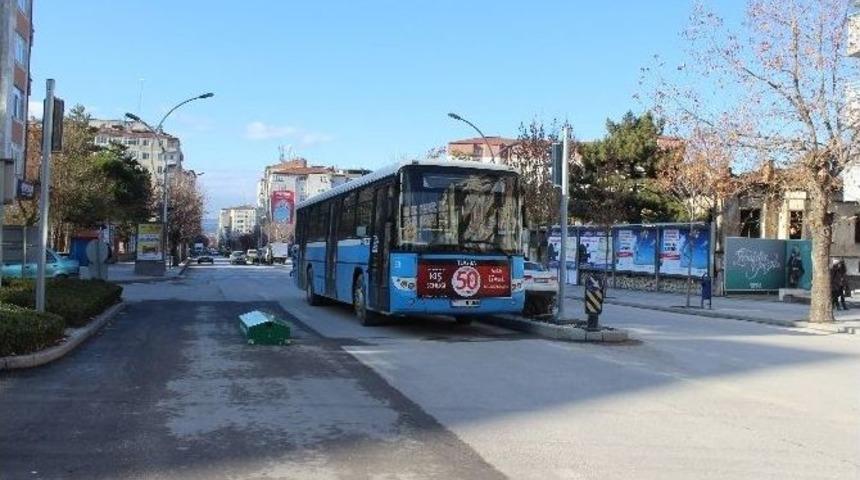 Yol Ortasında Tabut G&ouml;renler Şaşırdı