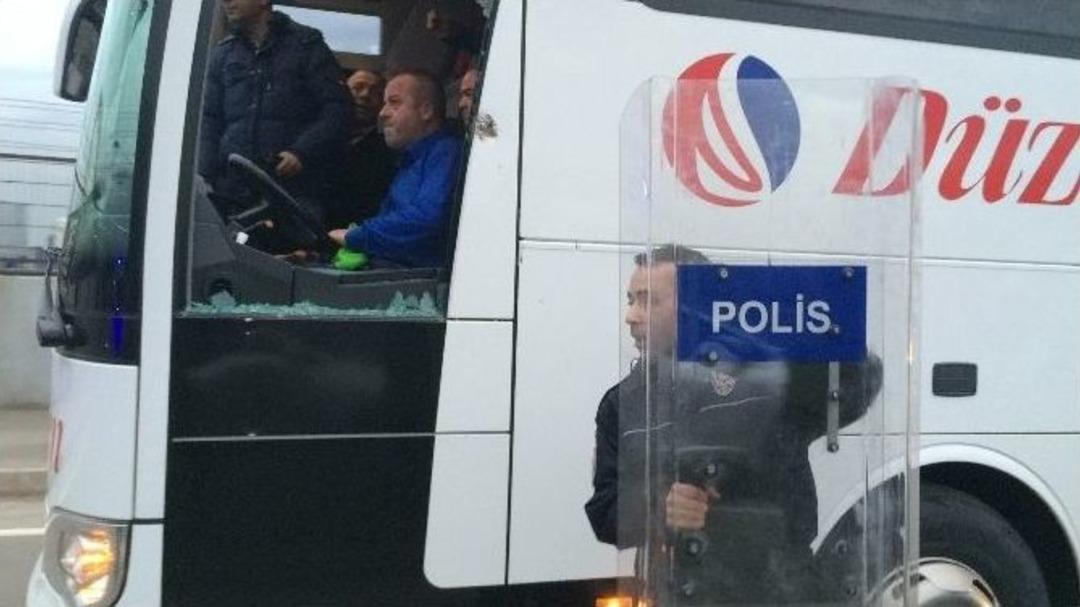 D&uuml;zcespor Kafilesi Saldırıya Uğradı