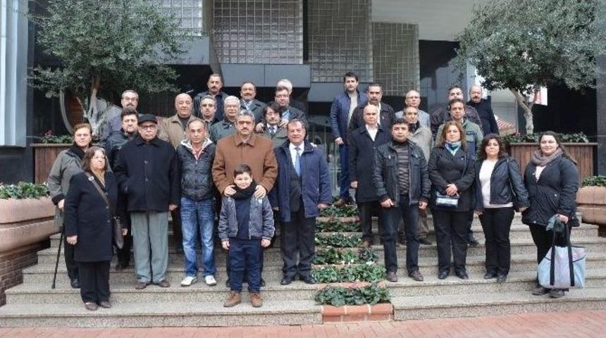 Merhum Gazetecilerin Mezarlarına Karanfil Bırakıldı