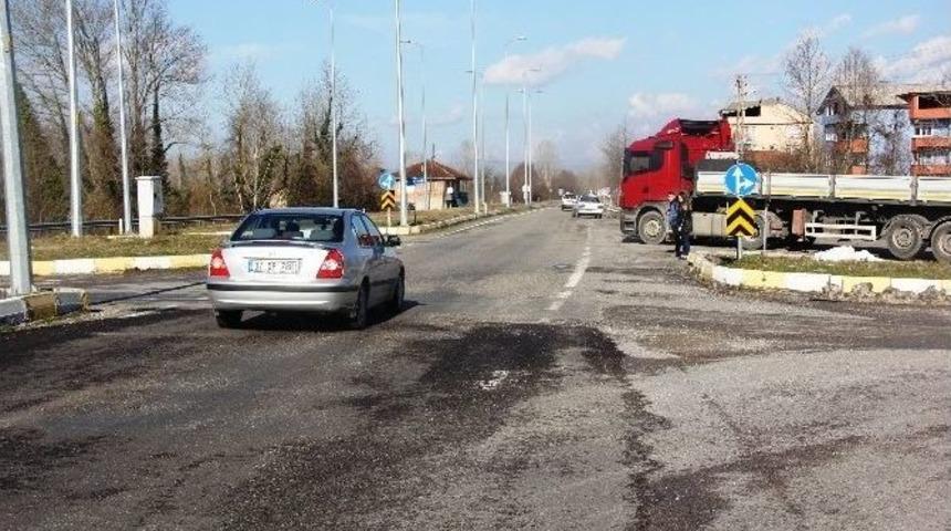 Ak&ccedil;emescit K&ouml;y&uuml; Sakinlerinden Yol Tepkisi