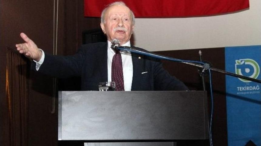 Duayen Gazeteci Oktay Ekşi, &Ccedil;alışan Gazeteciler G&uuml;n&uuml;&rsquo;nde Tekirdağ&rsquo;da