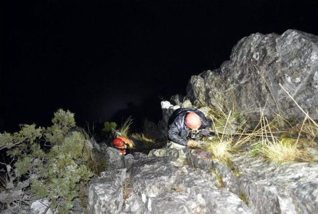 Ke&ccedil;ilerini Arayan İki Kardeş Kayalıklardan D&uuml;şt&uuml;: 1 &Ouml;l&uuml;, 1 Yaralı