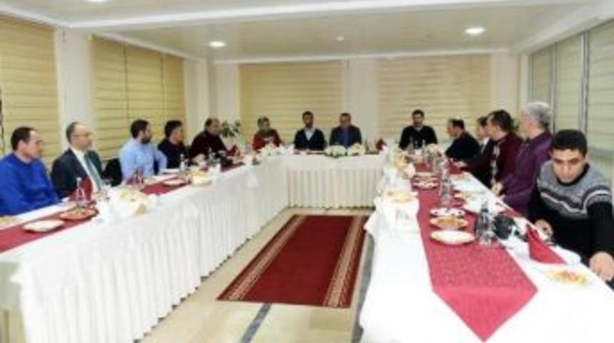 Gazeteciler İdareciler G&uuml;n&uuml;n&uuml; Kutladı