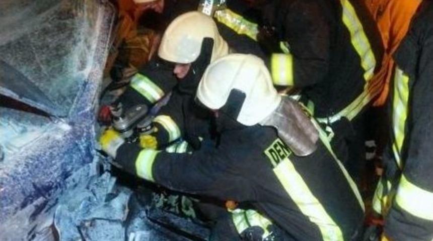 Kaza Yapan Şahsı Sıkıştığı Yerden İtfaiye Kurtardı