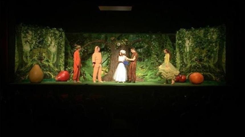 &lsquo;&rsquo;gezegen C&rsquo;&rsquo;nin Galası &Uuml;nl&uuml; İsimleri Ve &Ccedil;ocuklarını Biraraya Getirdi