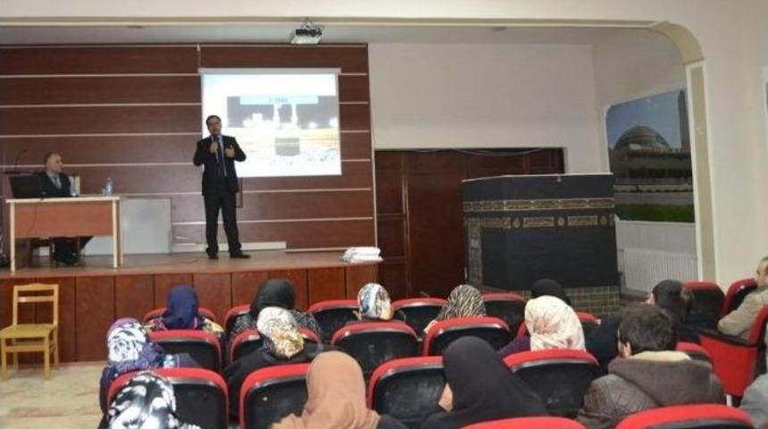 2016 Yılı Umre Seminerleri S&uuml;r&uuml;yor