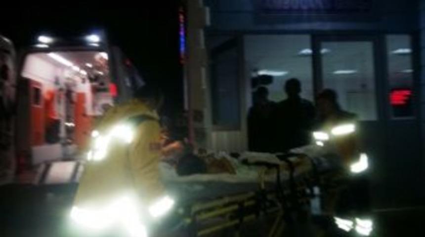 Duvardan D&uuml;şen T&uuml;fekten &Ccedil;ıkan Sa&ccedil;malar, 4 Yaşındaki &Ccedil;ocuğu Yaraladı