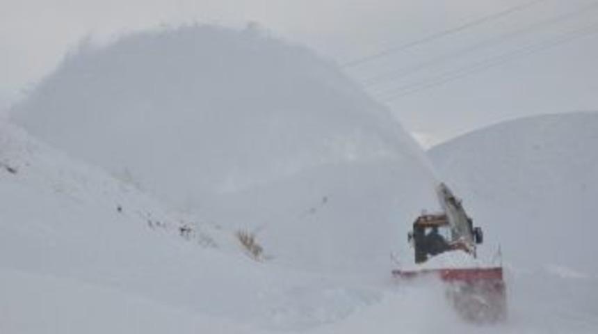 Hakkari&rsquo;de Yol A&ccedil;ma &Ccedil;alışması