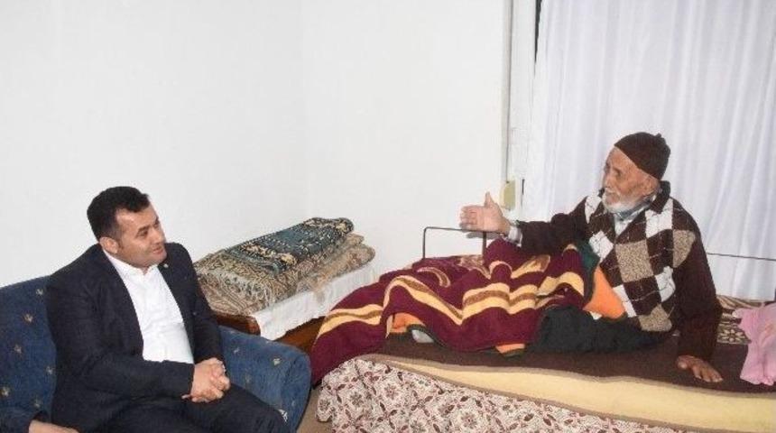 Başkan Y&uuml;cel, Yaşlıları Ziyaret Ediyor