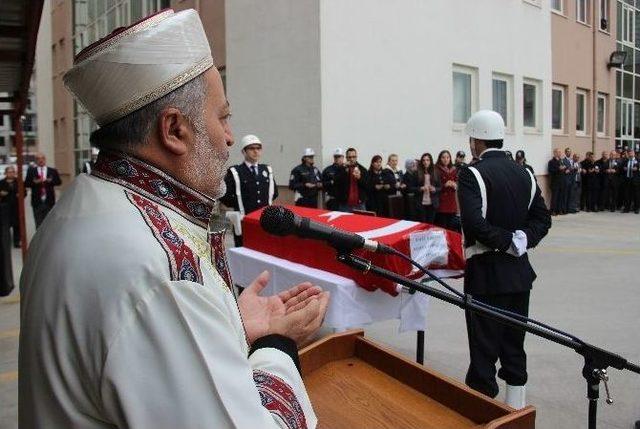 Polis Memuru Görevi Başında Kalp Krizi Geçirdi