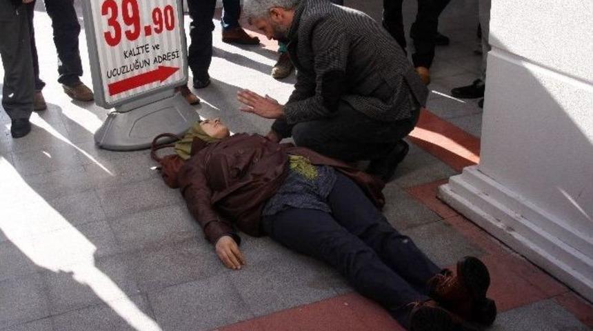 Avm&rsquo;nin 2. Katından D&uuml;şen Kadın Ağır Yaralandı