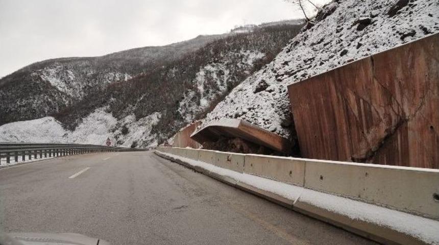 Uluslararası Karayolunda Heyelan