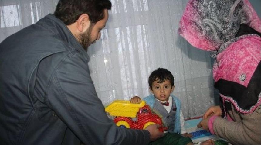 Bayburt Ak Parti Gen&ccedil;lik Kollarından Hastanedeki &Ccedil;ocuklara S&uuml;rpriz