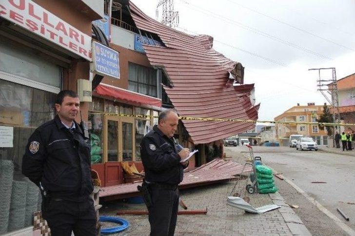 Samsun’da Binanın Çatısı 70 Metre Uçtu G2