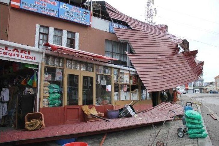 Samsun’da Binanın Çatısı 70 Metre Uçtu G4