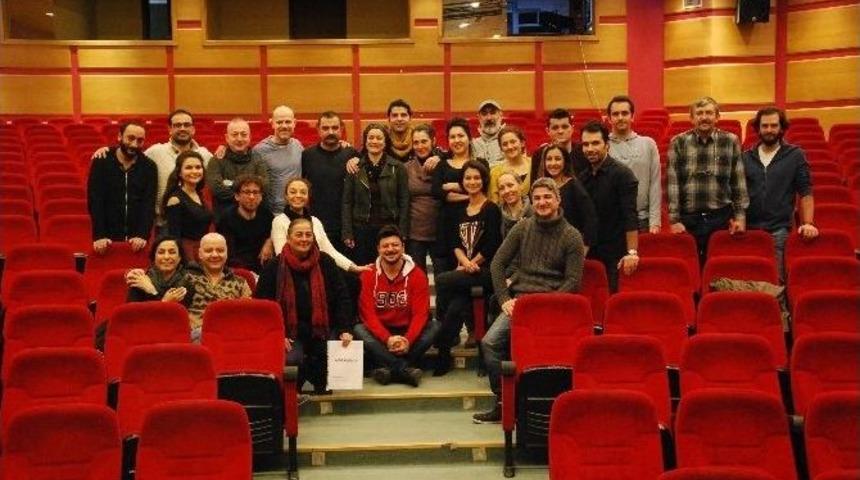 Şehir Tiyatroları "ağır Roman" Adlı Oyunun Provalarına Başladı